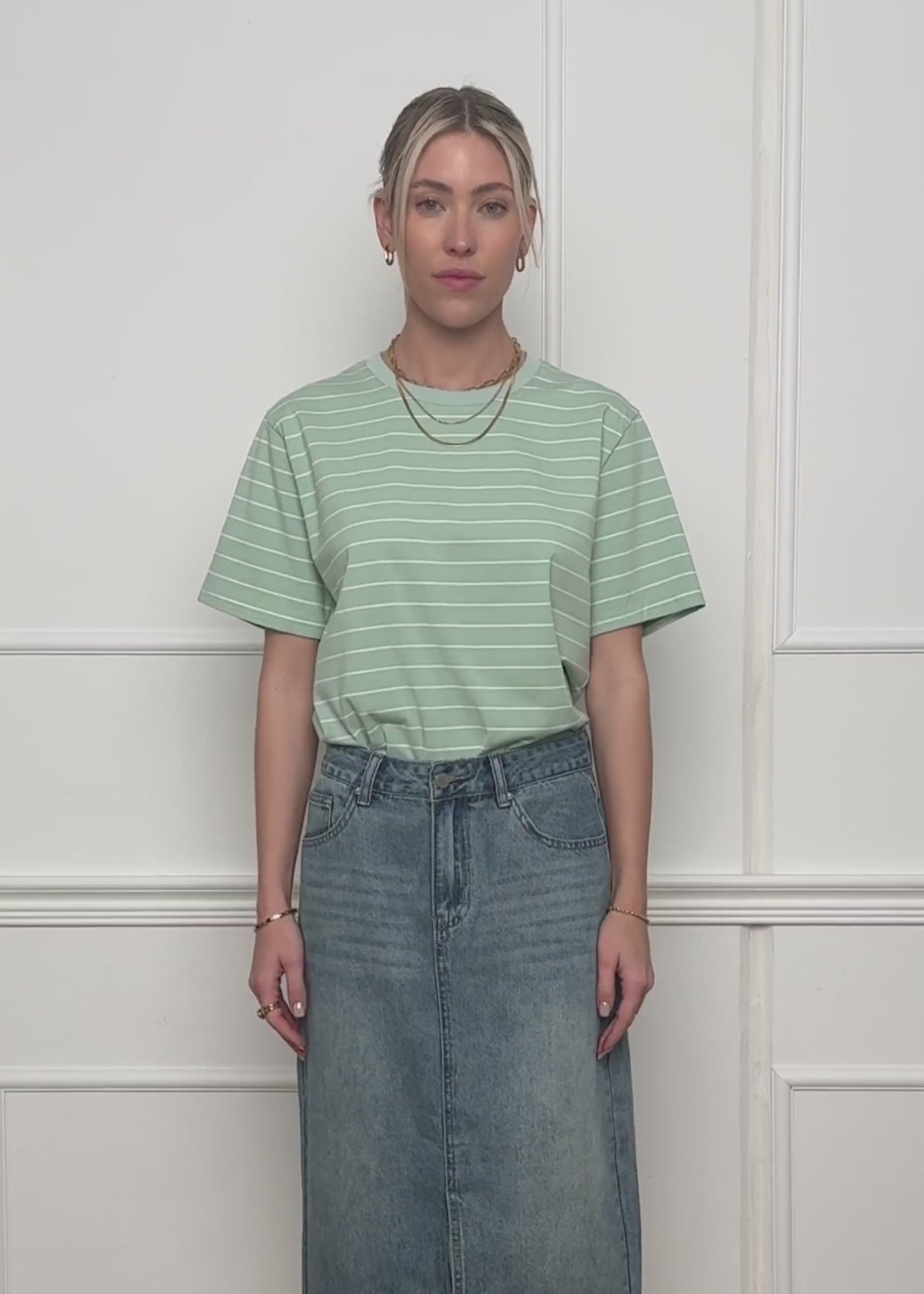 T-Shirt mit schmalen Streifen - grün von SASSYCLASSY