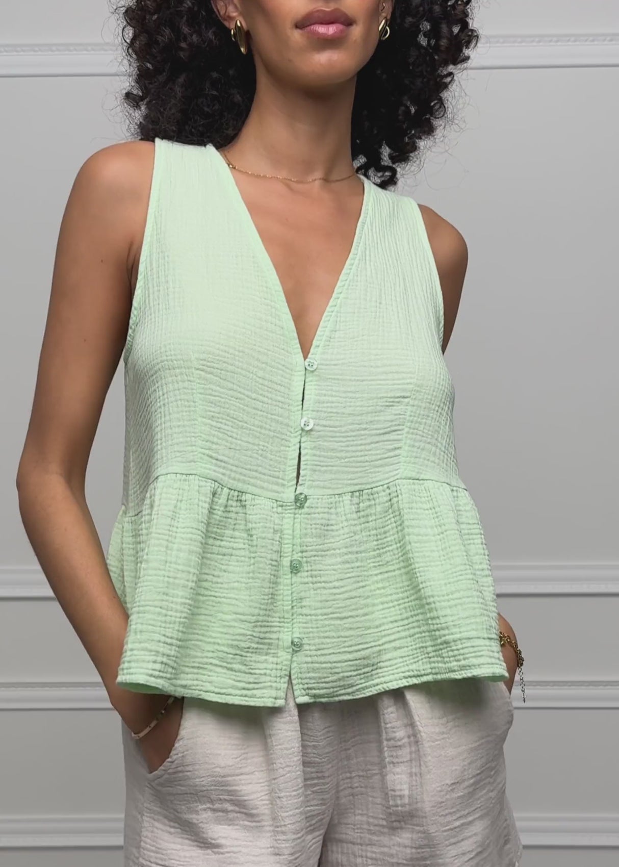 Musselin Top mit Volant - hellgrün von SASSYCLASSY