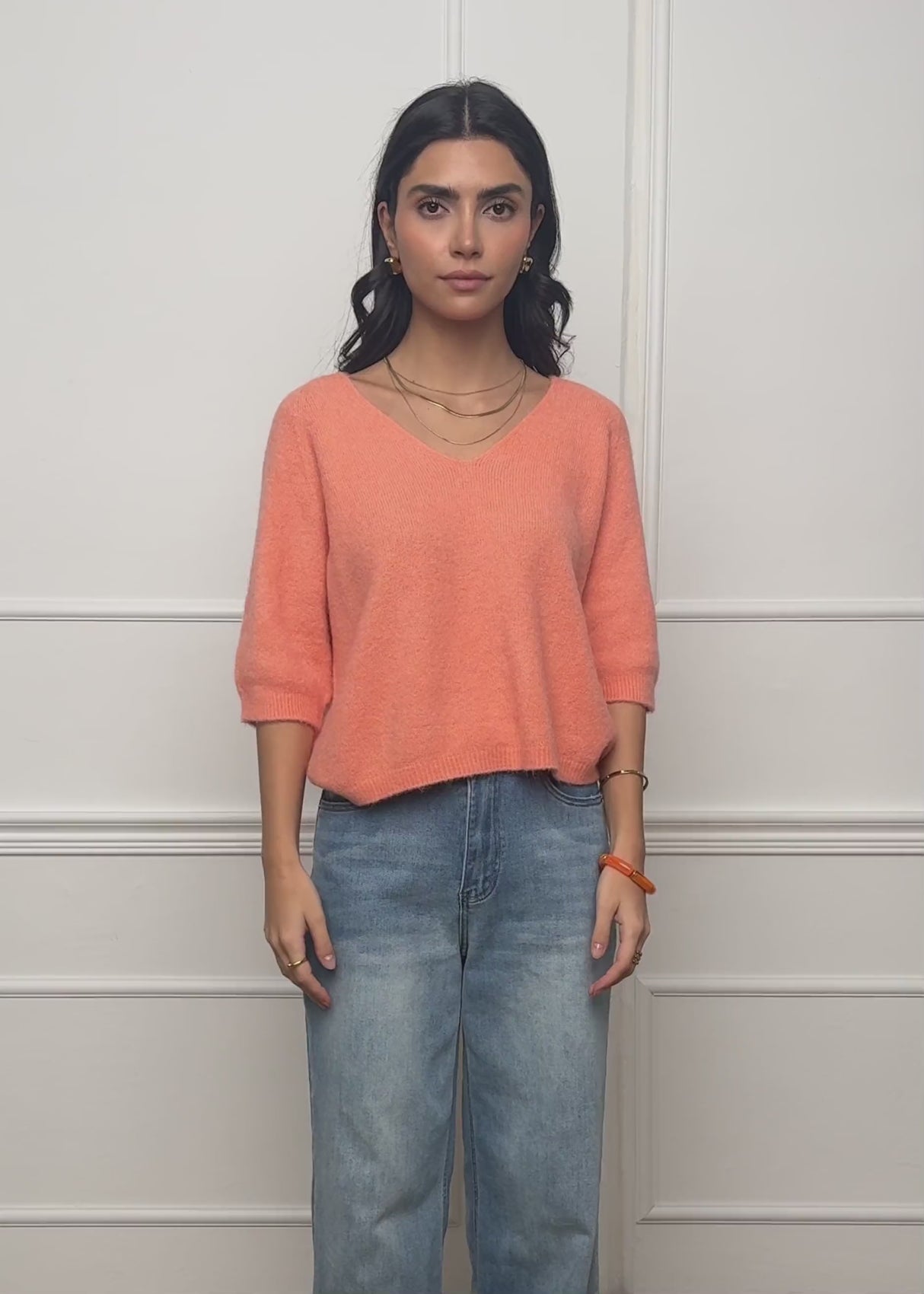 Knitted top with V-neck - coral by SASSYCLASSY