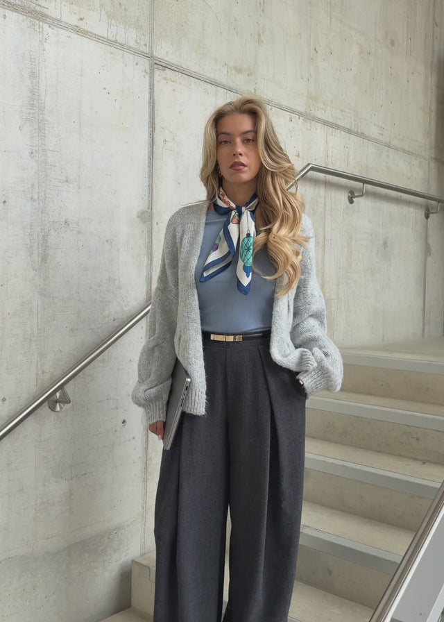 Chunky knit cardigan with cable knit - light grey by SASSYCLASSY