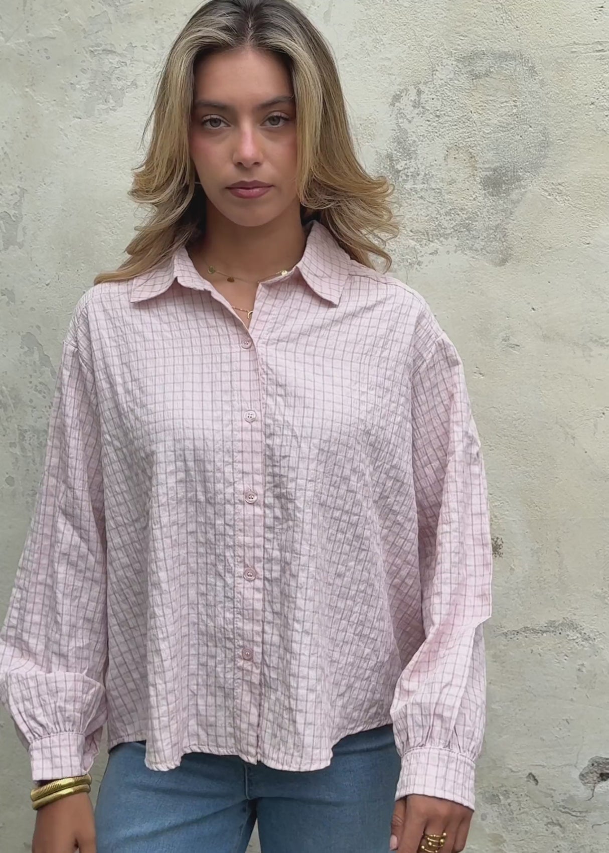 Oversized blouse with a check pattern - pink by SASSYCLASSY