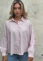 Oversized blouse with a check pattern - pink