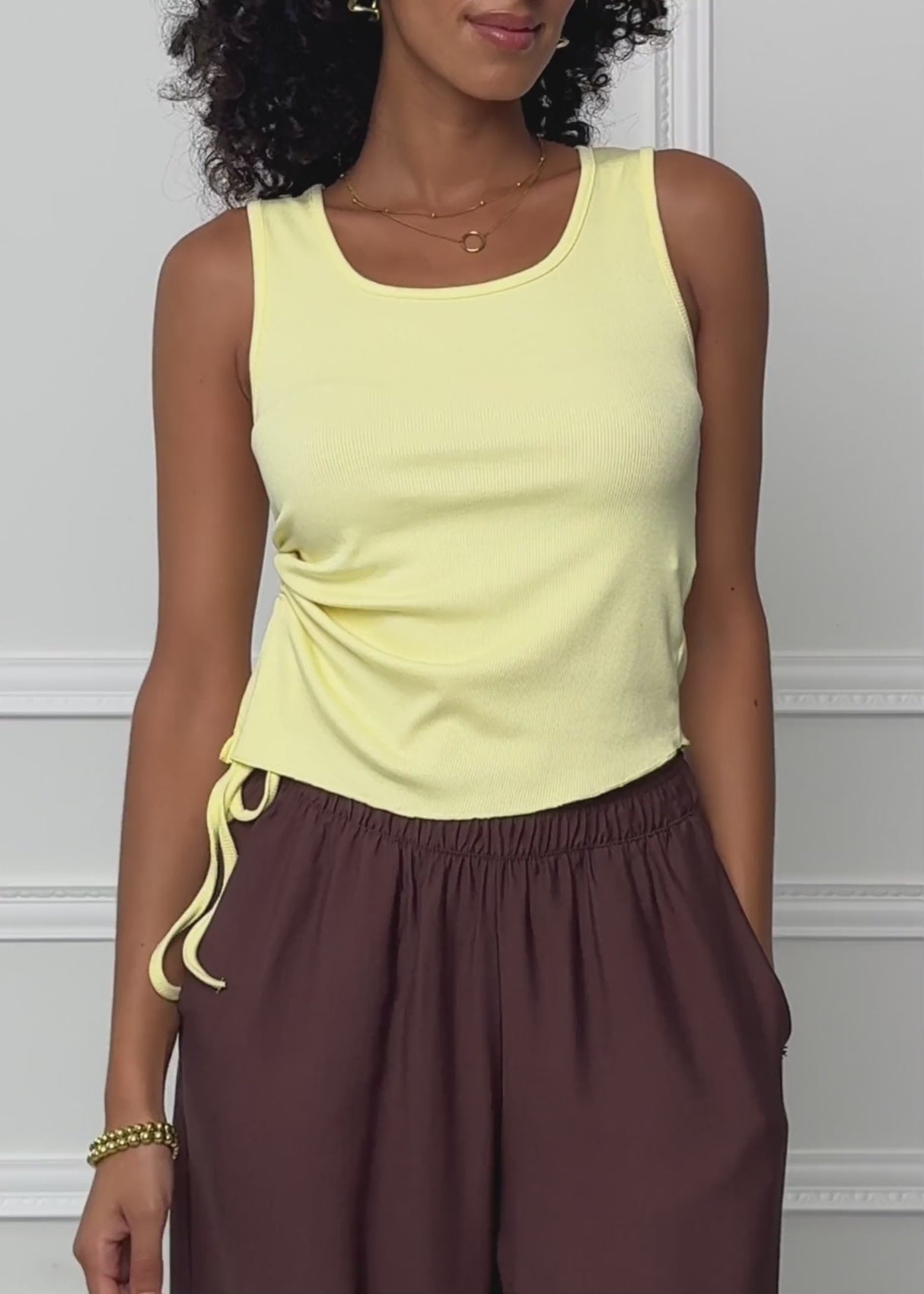 Ripp Tank Top mit Raffung - gelb von SASSYCLASSY