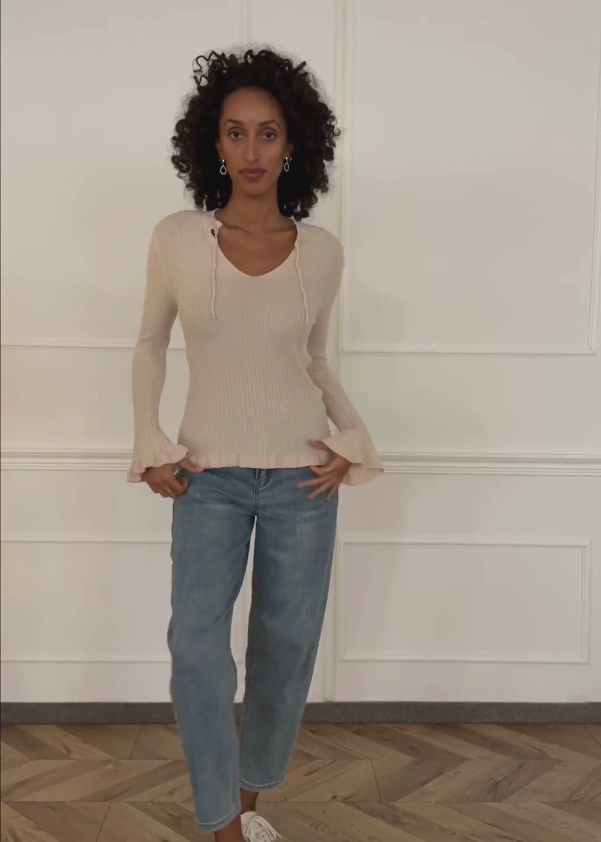 Rippstrickoberteil mit Bindeband am Ausschnitt - beige