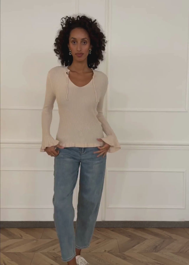 Rippstrickoberteil mit Bindeband am Ausschnitt - beige von SASSYCLASSY
