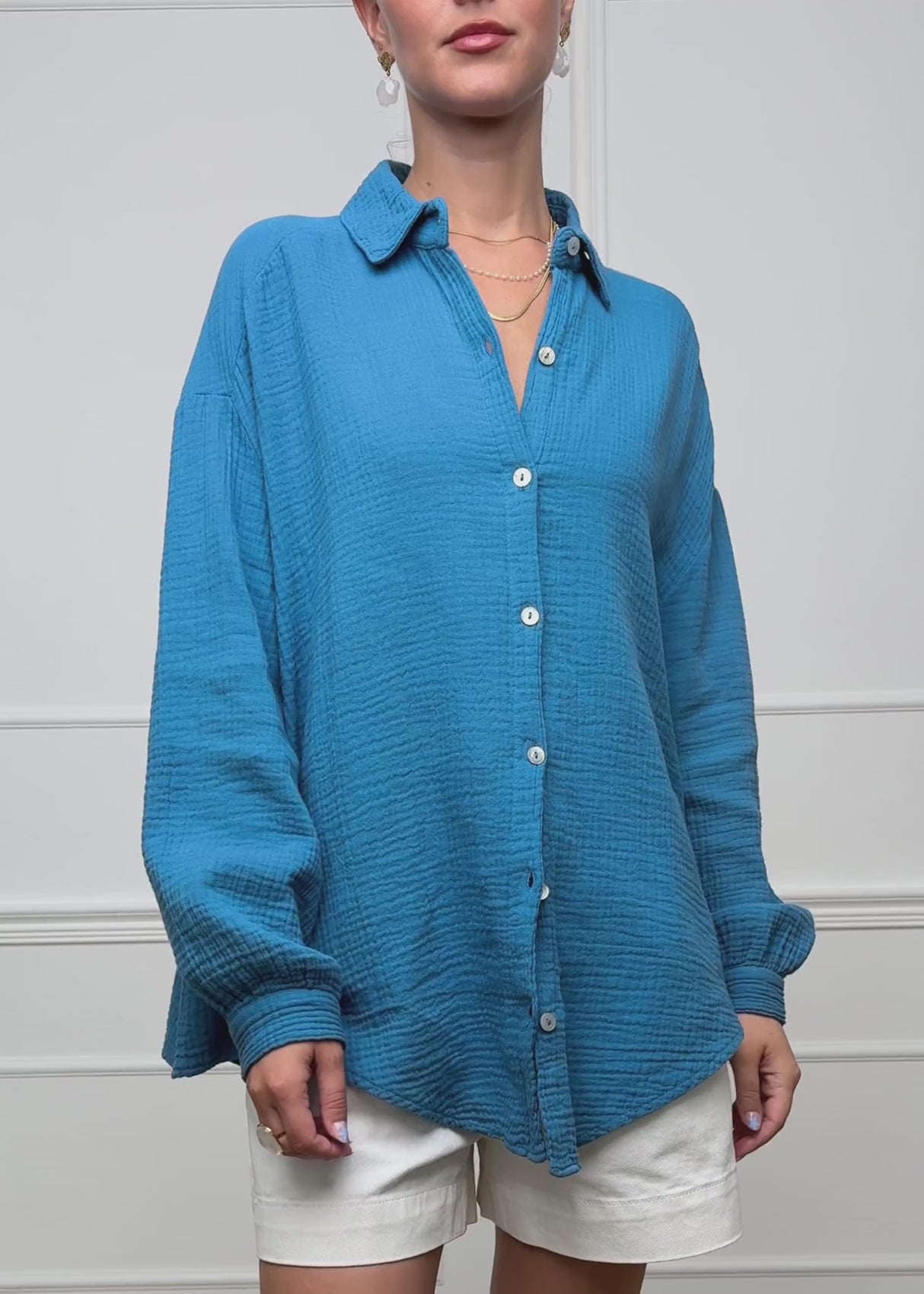 Musselin Bluse oversize, kurz, petrolblau von SASSYCLASSY