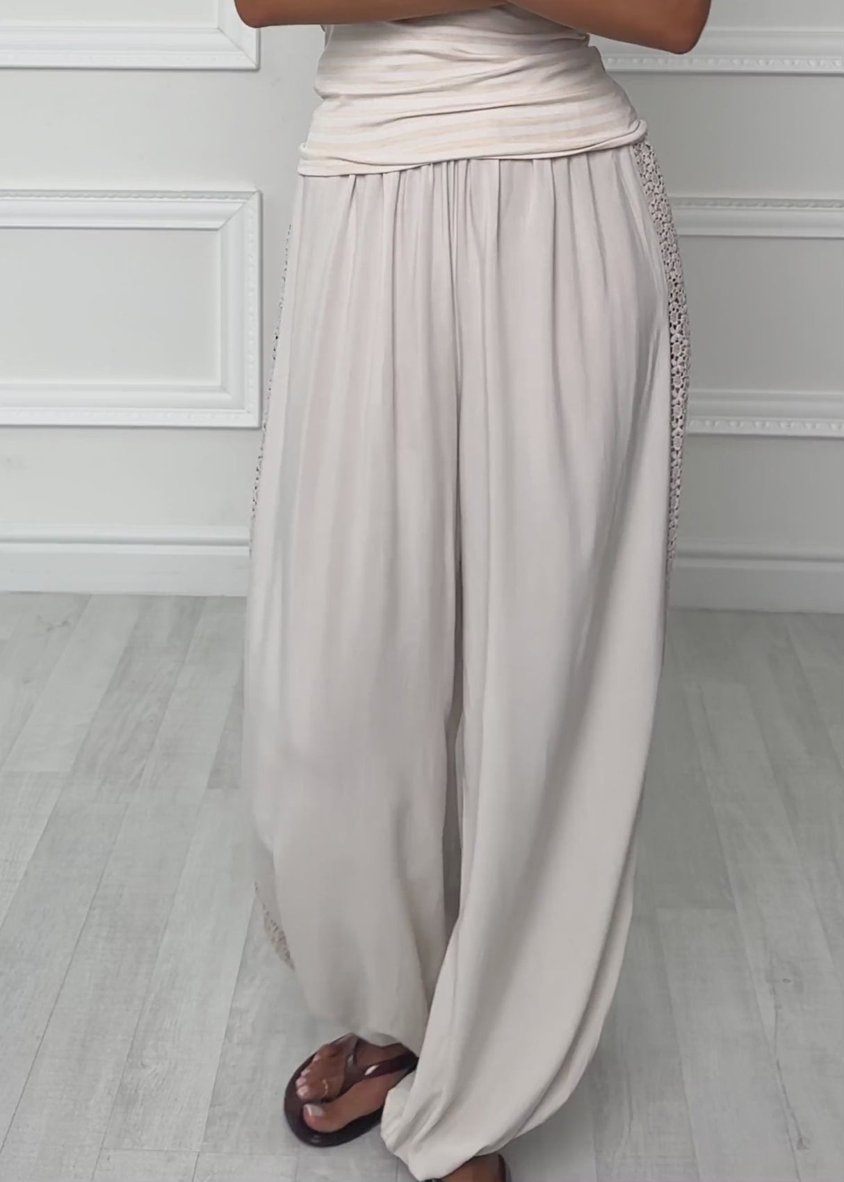 Ballonhose mit Spitzeneinsätzen - beige by SASSYCLASSY