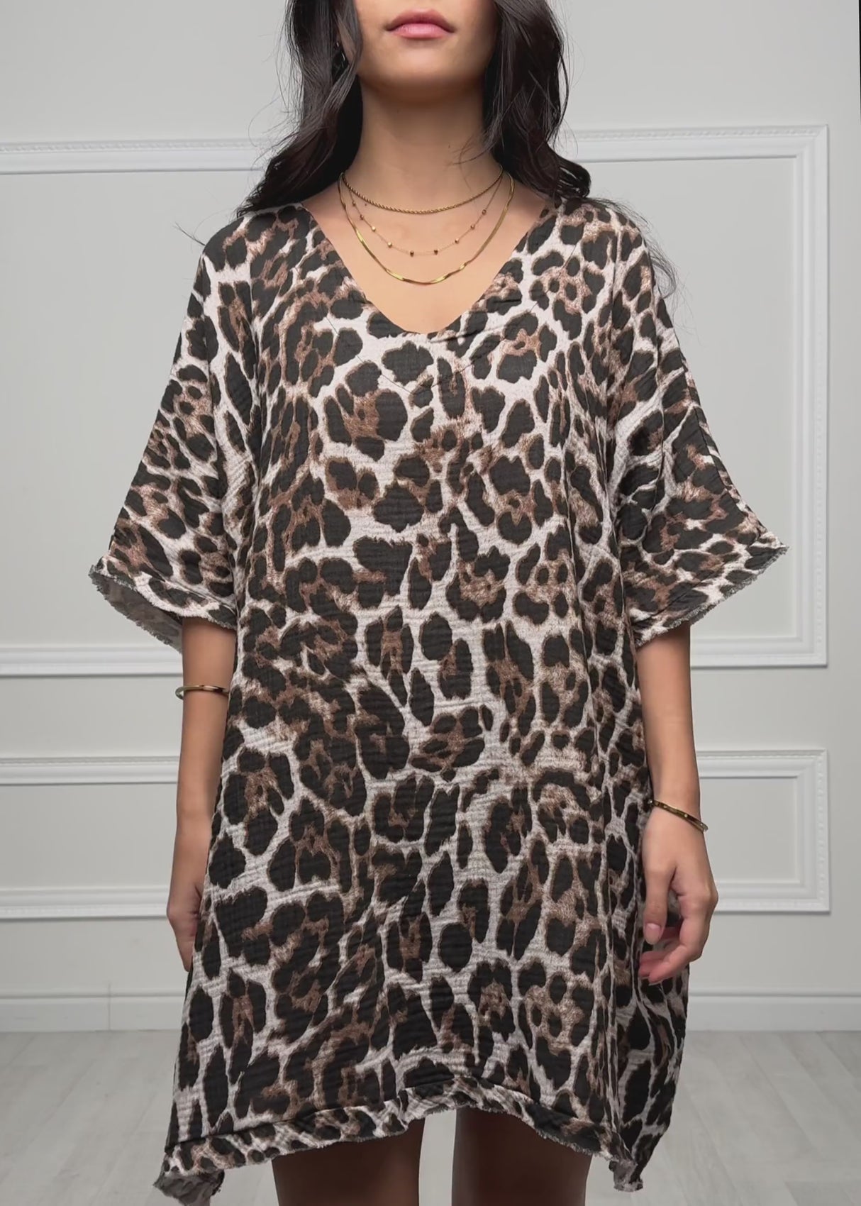 Musselin Tunika mit Leo-Print - braun von SASSYCLASSY