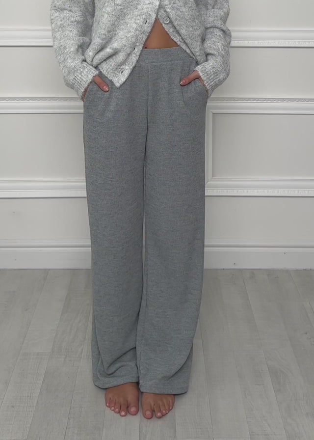 Loungewear Hose in Rippoptik - grau von SASSYCLASSY