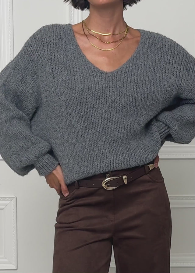 Oversized jumper with V-neck - dark grey by SASSYCLASSY