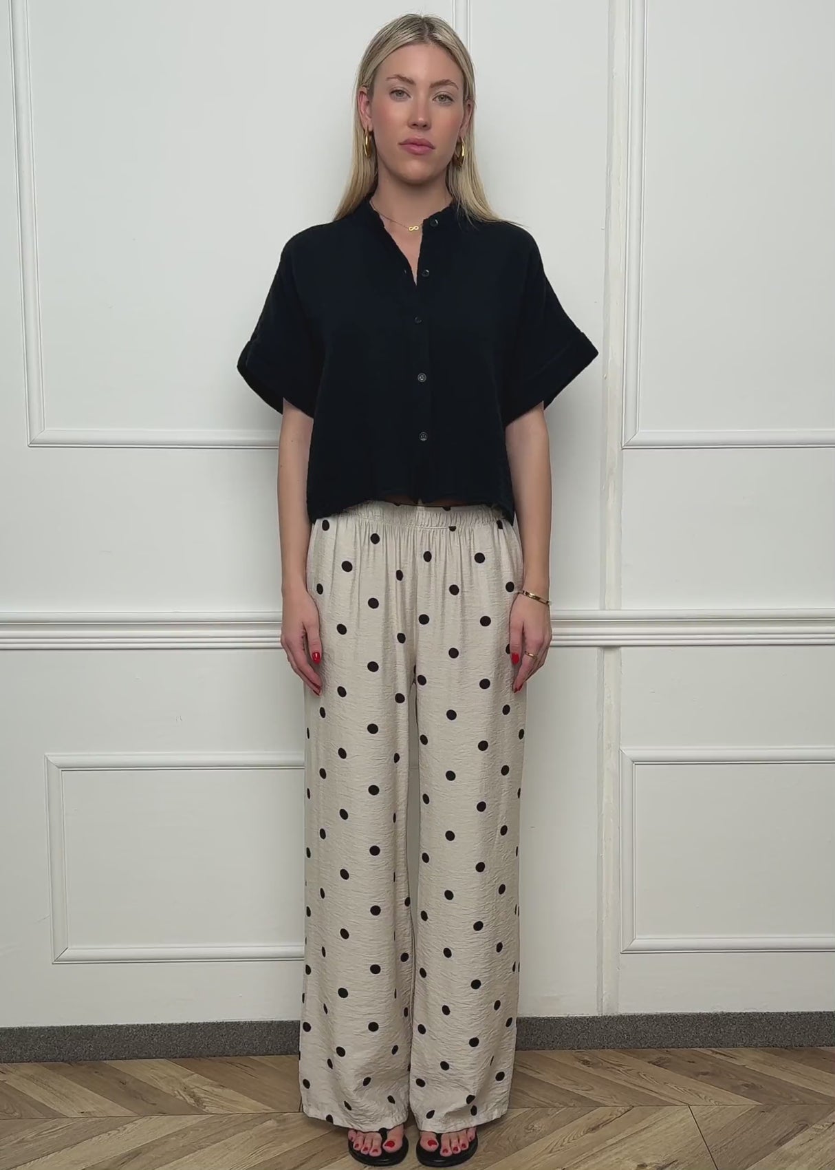 Gepunktete Hose mit weitem Bein - hellbeige von SASSYCLASSY