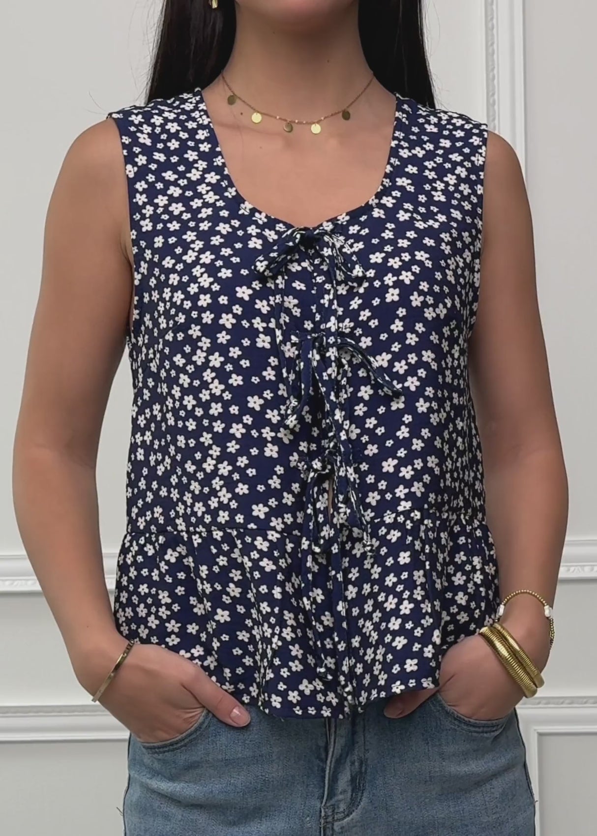 Top mit Bindebändern und floralem Druck - blau von SASSYCLASSY