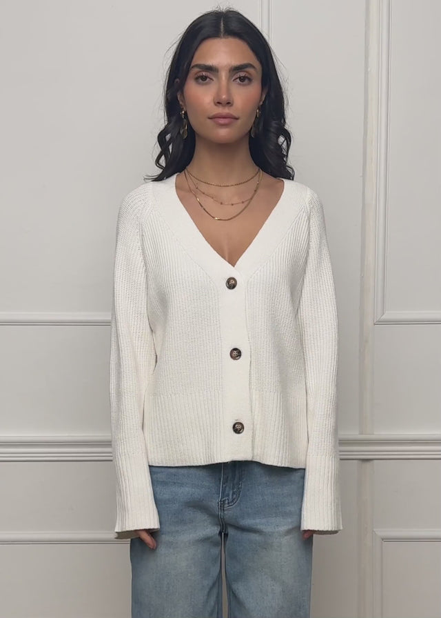 Gerippter Cardigan mit V-Ausschnitt - offwhite von SASSYCLASSY