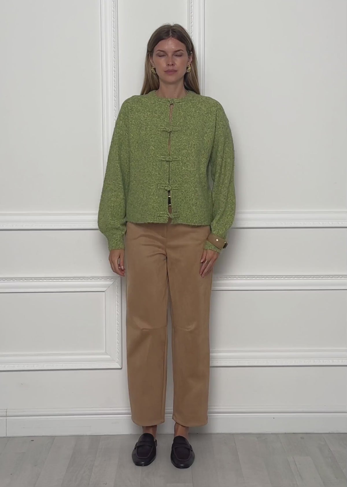 Strickjacke mit Knebelverschluss - grün von SASSYCLASSY