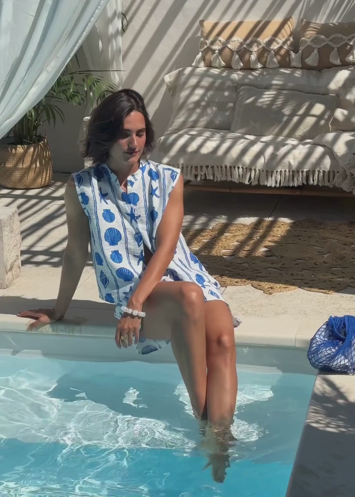 Ärmellose Bluse mit maritimem Print - weiß-blau