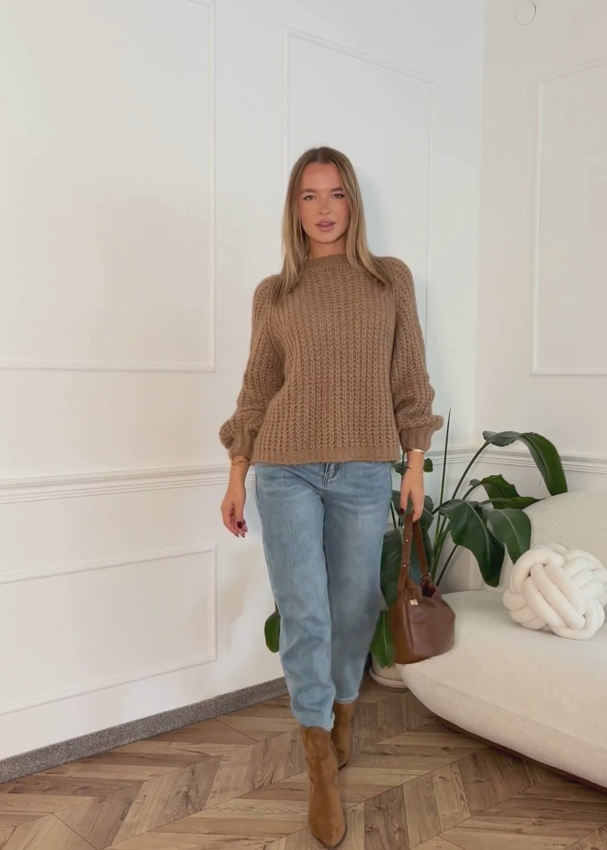 Grobstrickpullover mit Schleifendetail - braun