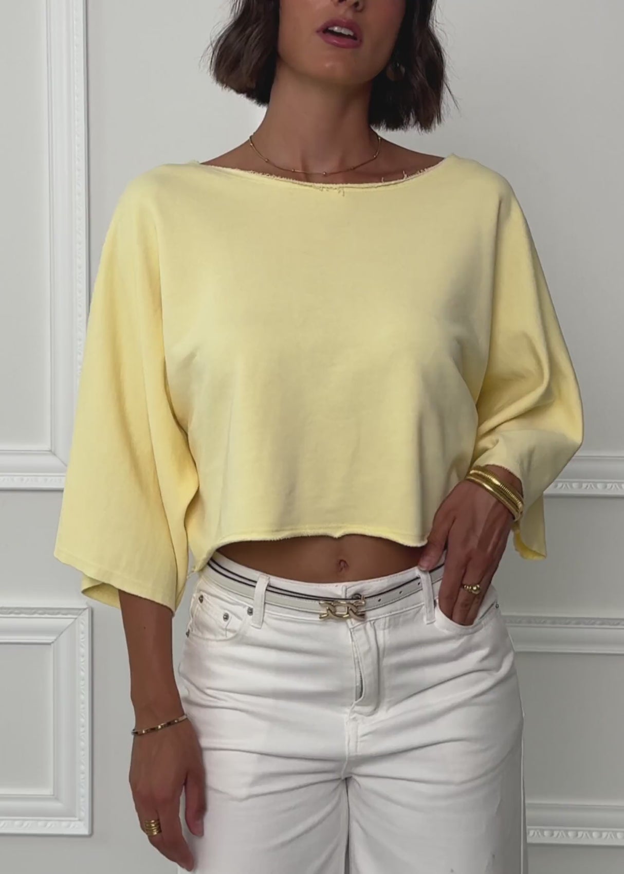 Kurzes Sweatshirt mit Fledermausärmel - buttergelb by SASSYCLASSY