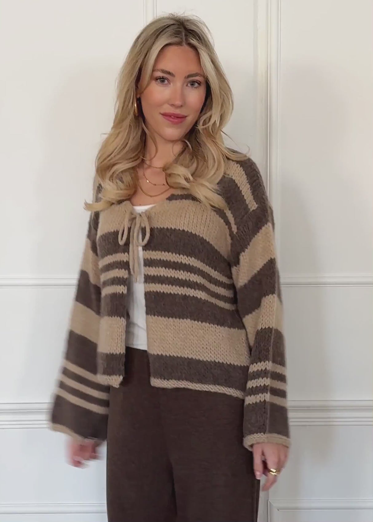 Striped cardigan with bow closure - brown-beige