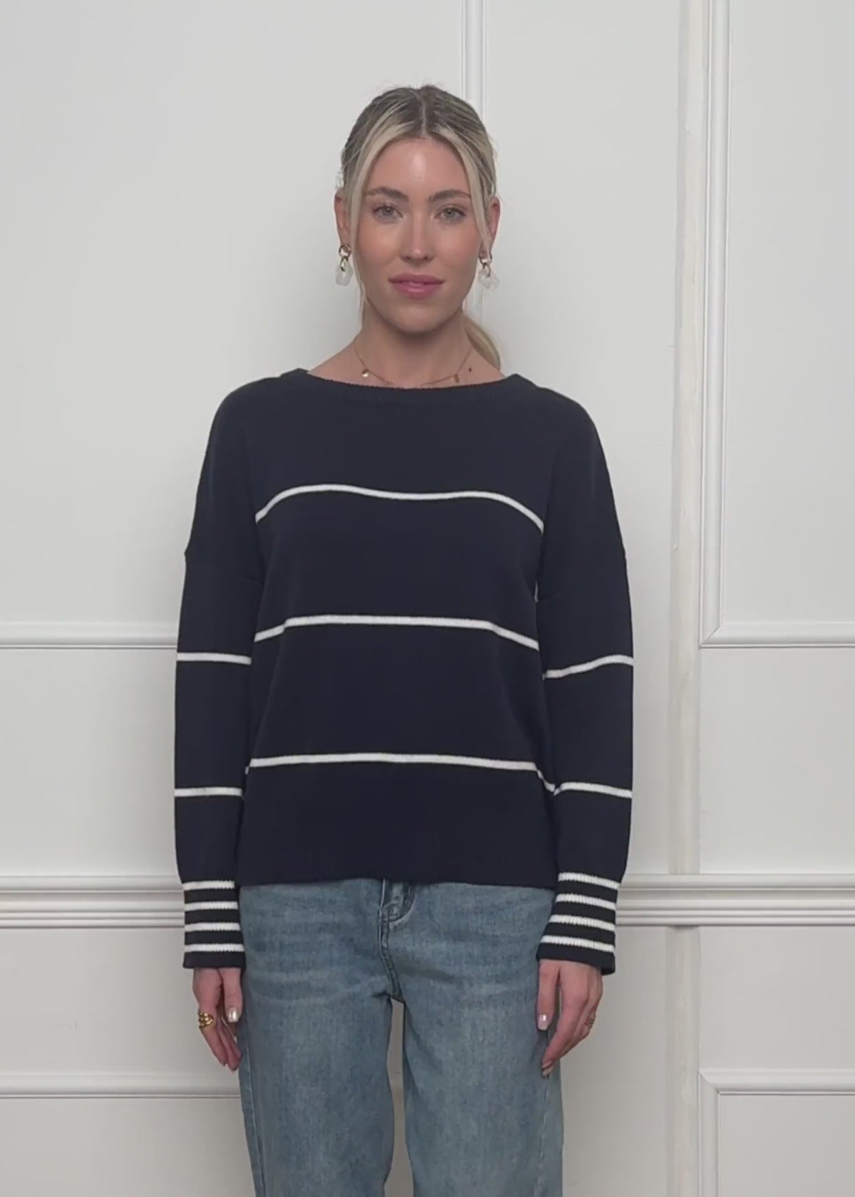 Fine knit sweater with contrast stripes - dark blue by SASSYCLASSY