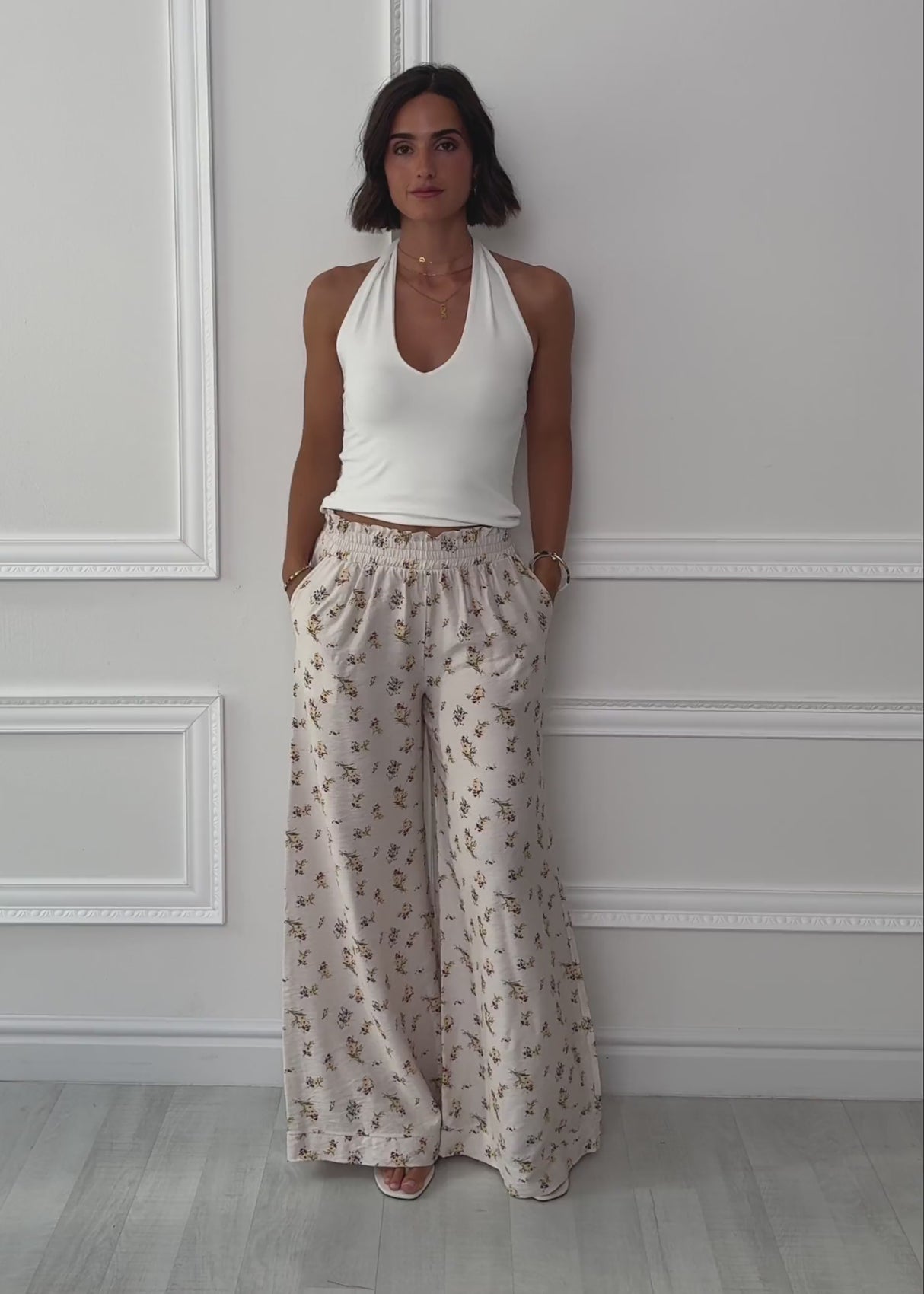 Palazzo Hose mit floralem Print - hellbeige von SASSYCLASSY