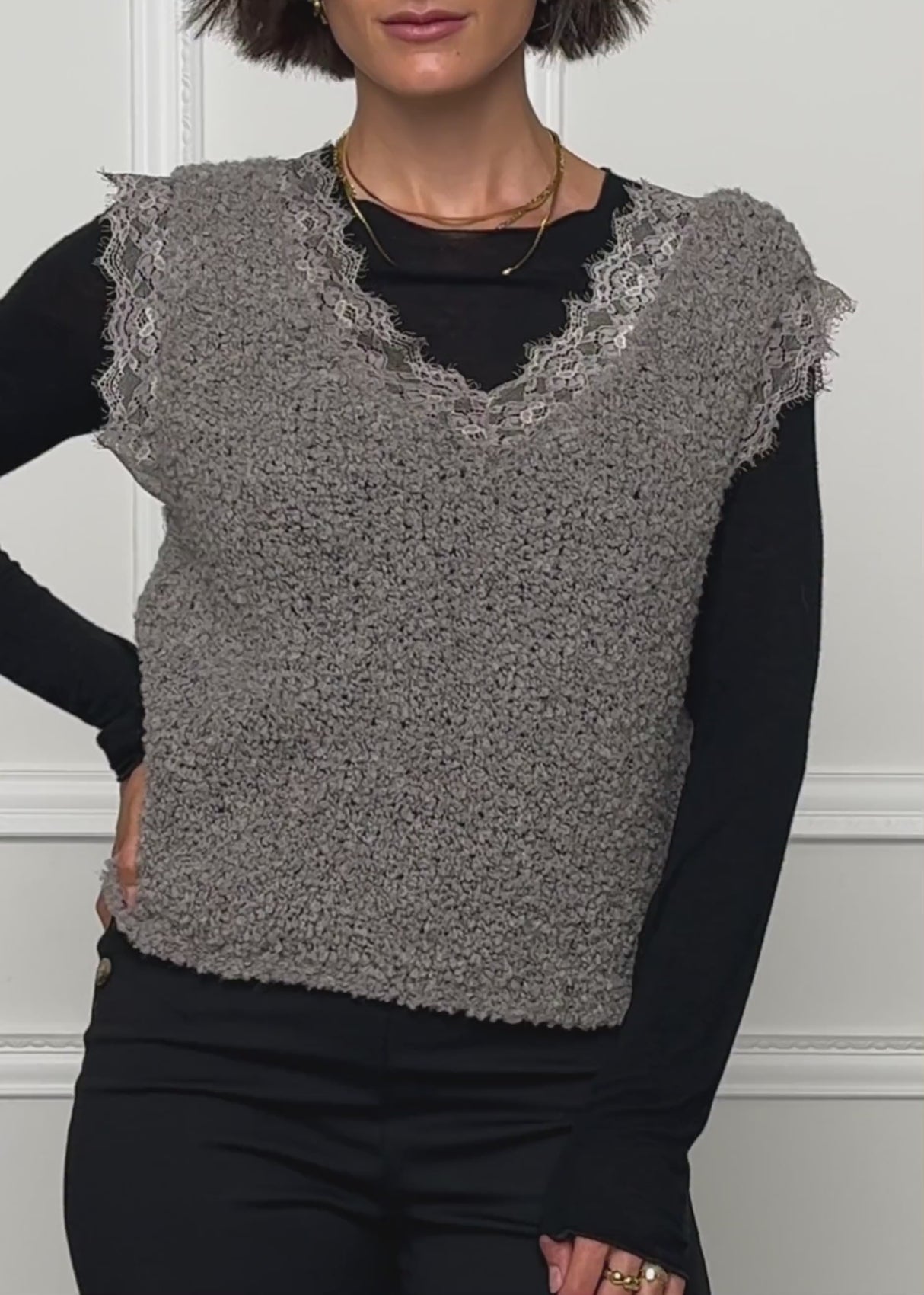 Bouclé Top mit Spitze - taupe von SASSYCLASSY