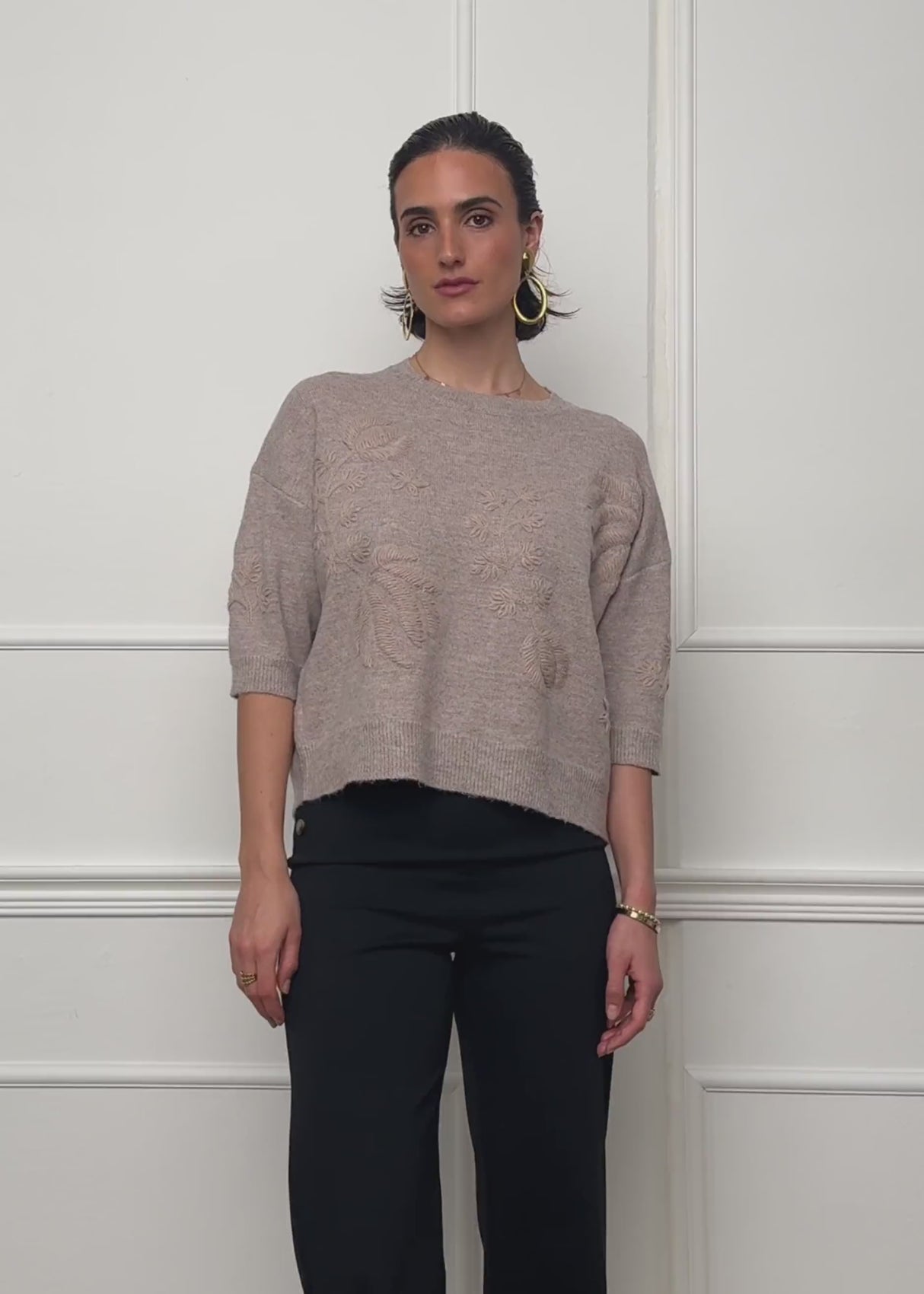 Sweater with floral embroidery - taupe