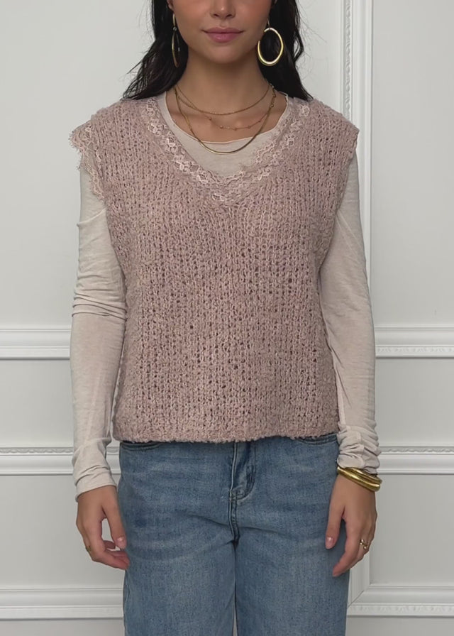 Bouclé Top mit Spitze - altrosa von SASSYCLASSY