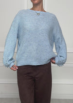 Pullover mit Perlendetails - hellblau