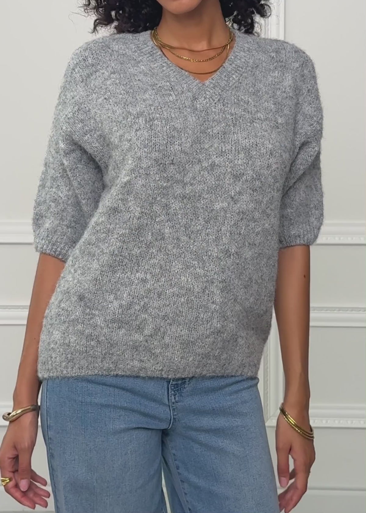 Short-sleeved knit jumper with V-neck - light grey by SASSYCLASSY