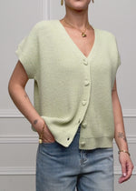 Strickweste mit Herzknöpfen - salbeigrün