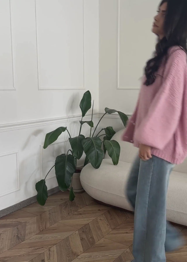 Oversize Cardigan mit Schmuckknöpfen - rosa von SASSYCLASSY