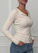 Geripptes Langarmshirt mit Knopfleiste - hellbeige