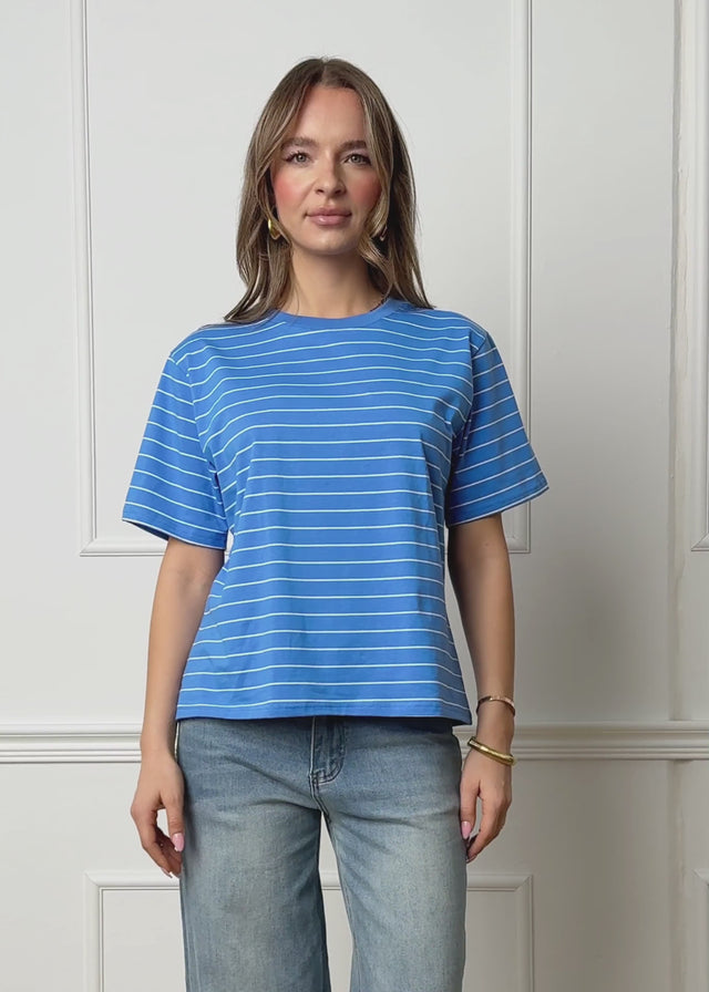 T-Shirt mit schmalen Streifen - royalblau von SASSYCLASSY