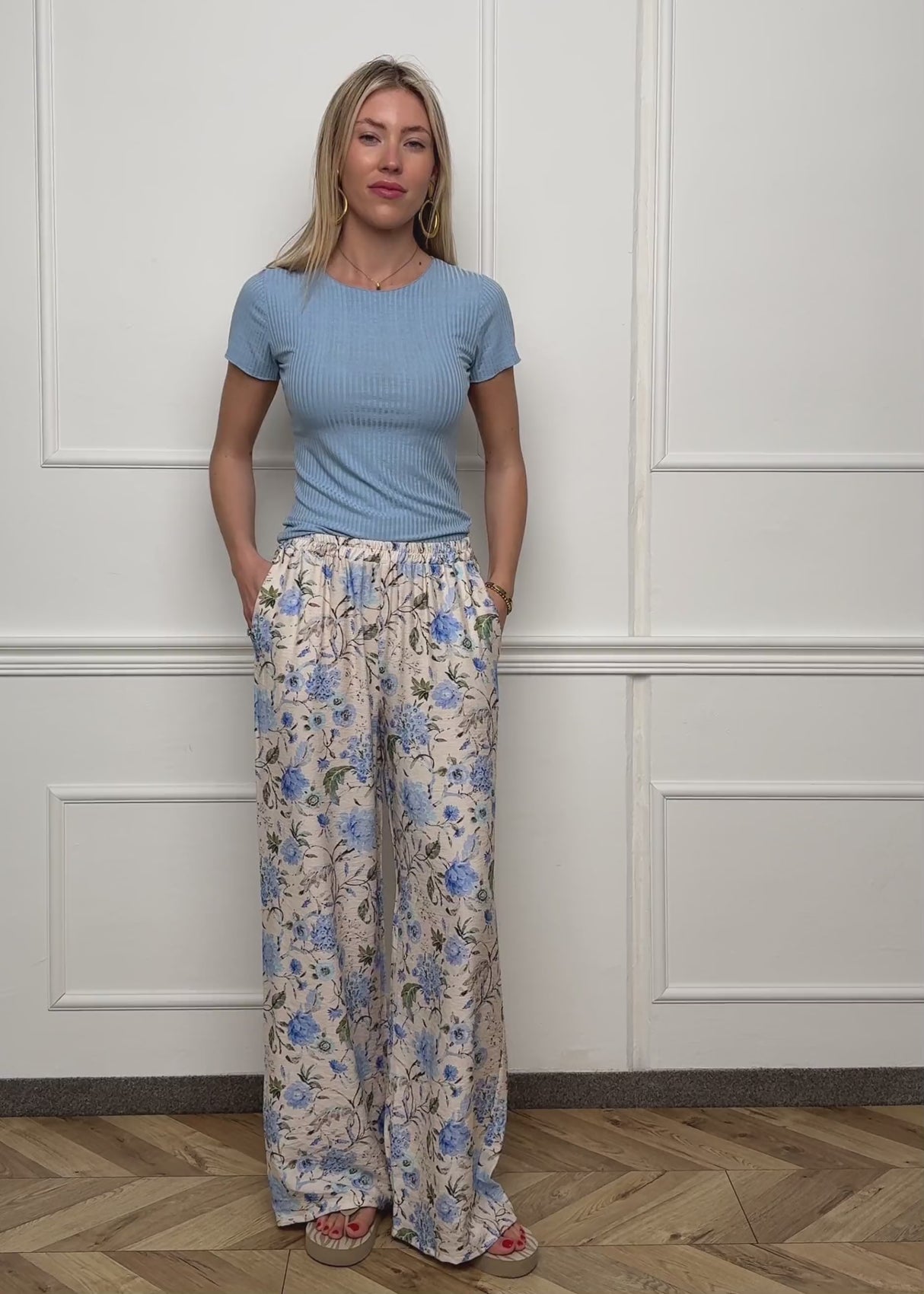 Pants with floral print - beige-blue by SASSYCLASSY