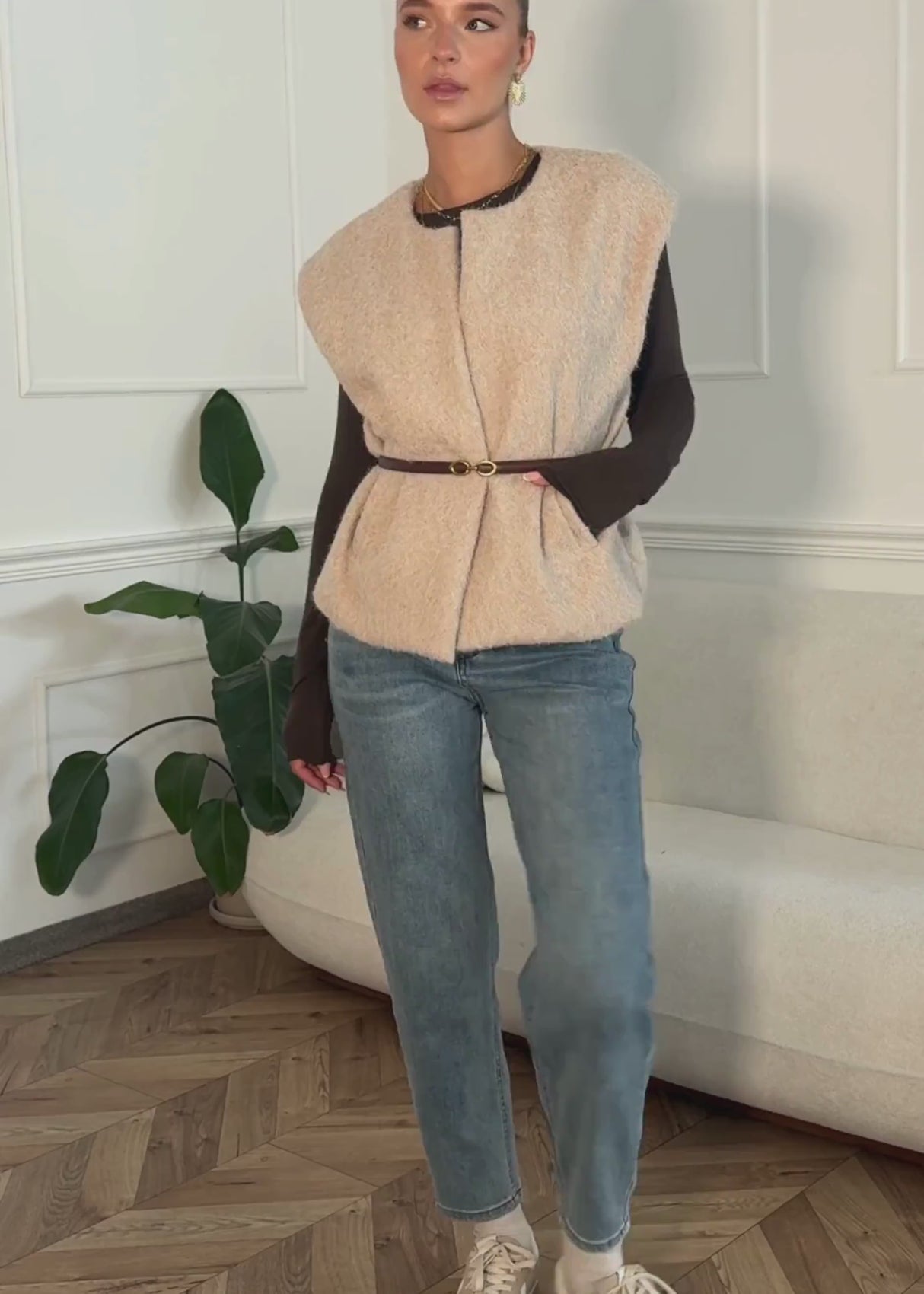 Small vest with wool structure - beige