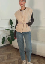 Small vest with wool structure - beige