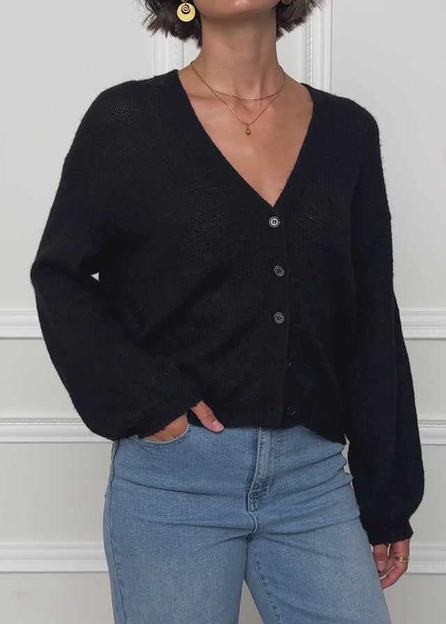 Fine knit cardigan with V-neck - black by SASSYCLASSY