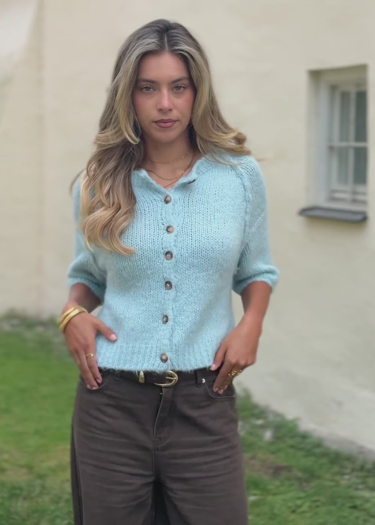 Kurzarm Cardigan mit Außennähten - hellblau von SASSYCLASSY