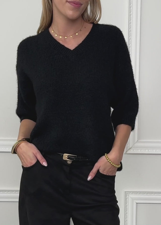 Short-sleeved knit jumper with V-neck - black by SASSYCLASSY