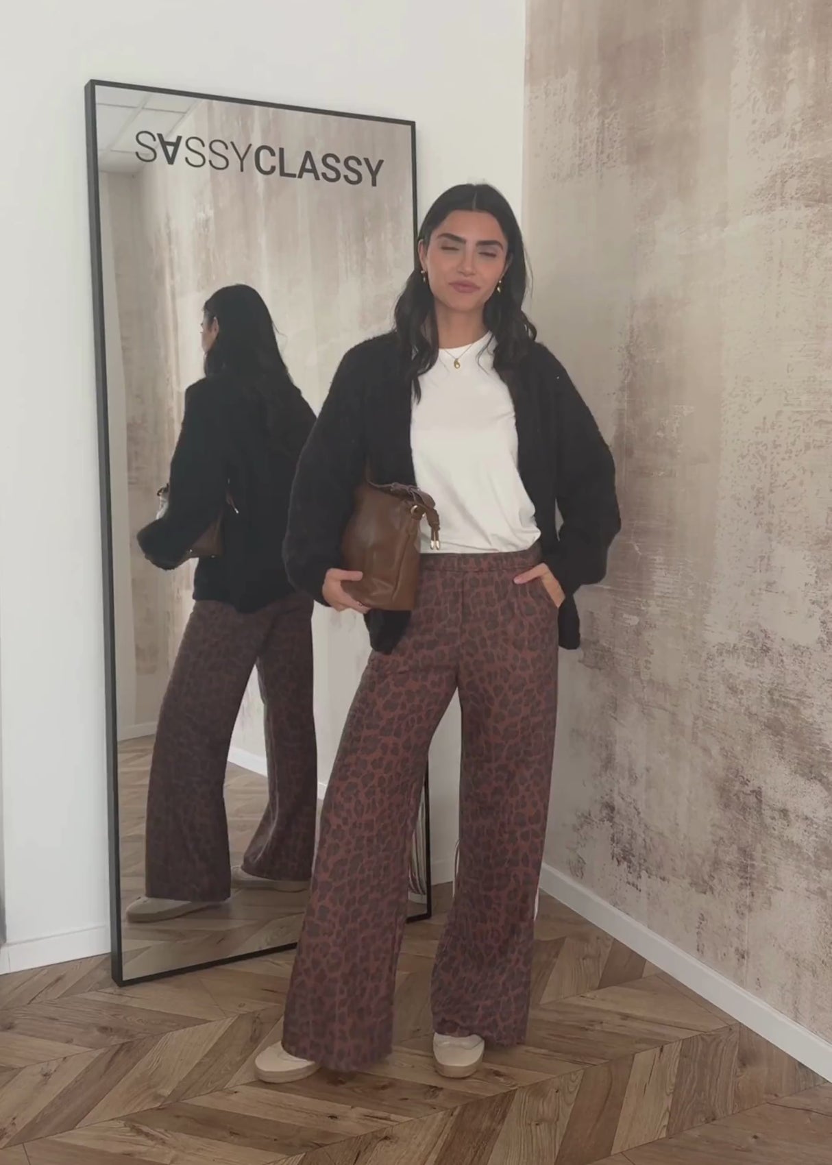 Wide trousers with Leo print - brown