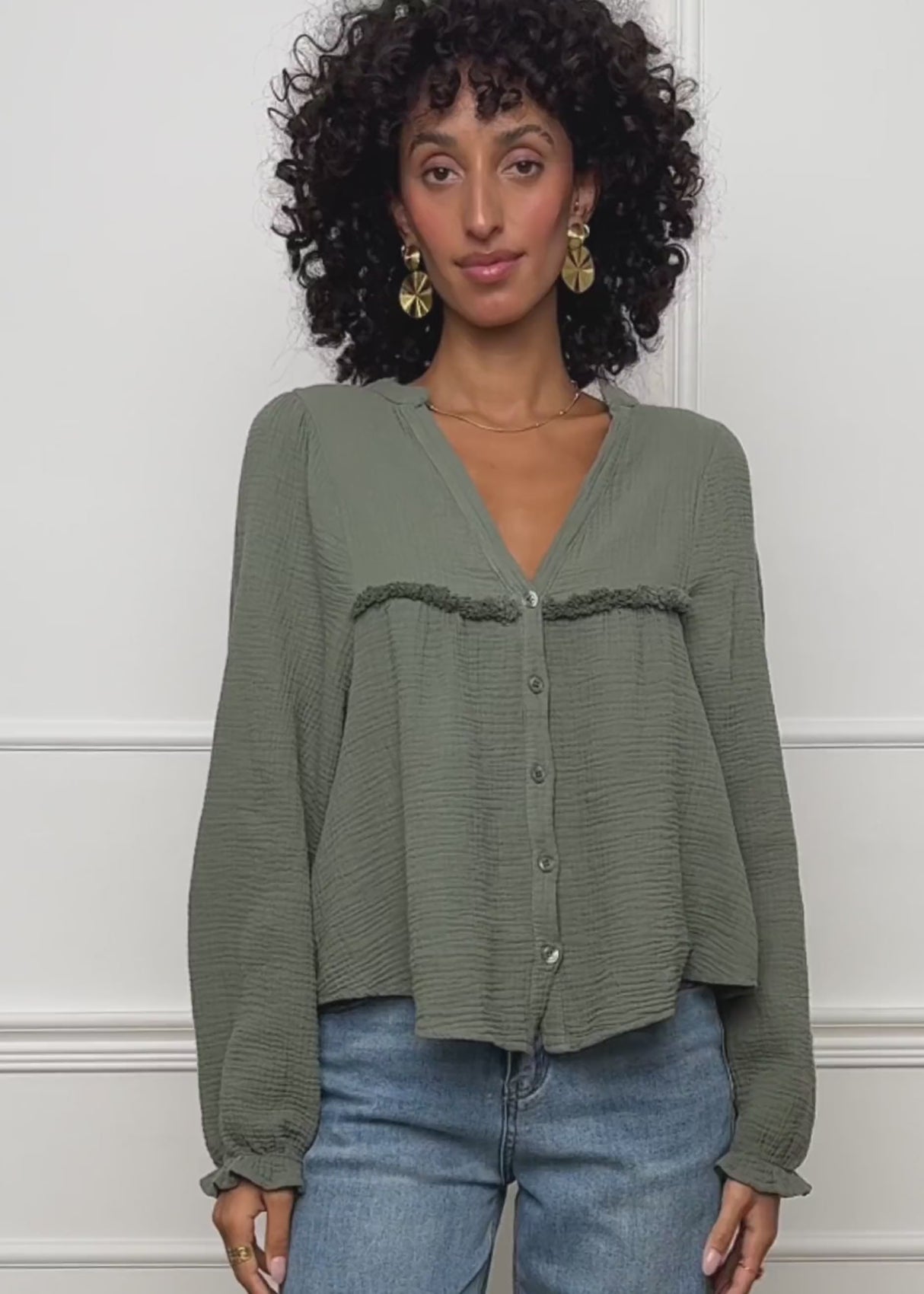 Muslin blouse with V-neck and fringe - khaki