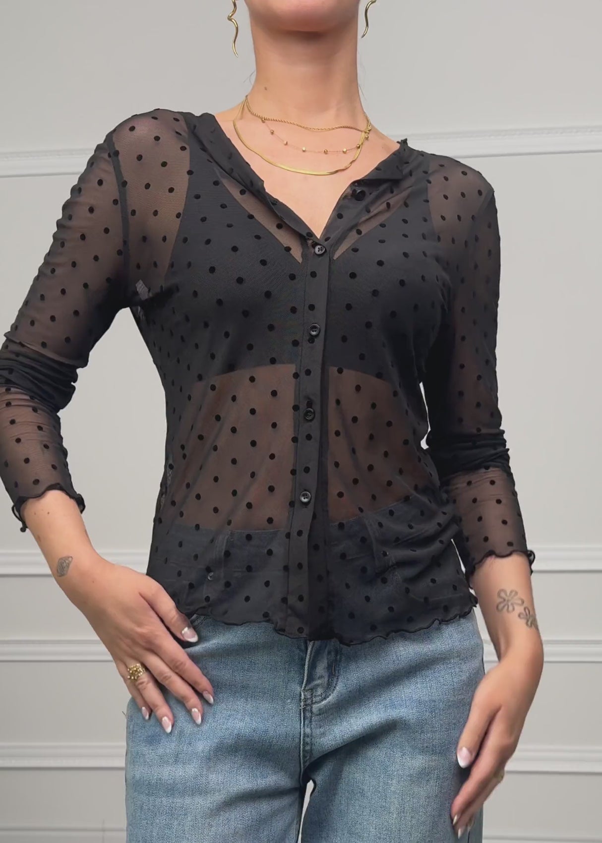 Mesh Langarmshirt mit Punktemuster - schwarz by SASSYCLASSY