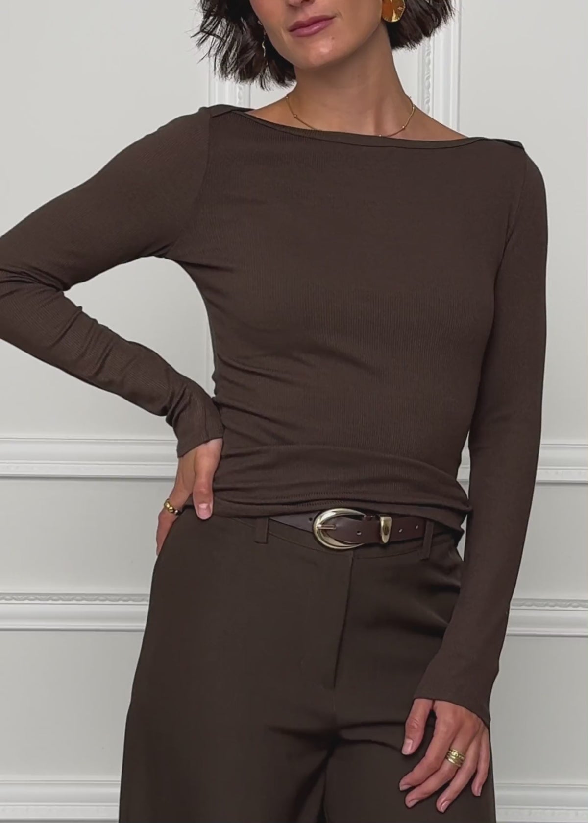 Long-sleeved shirt with boat neck - brown by SASSYCLASSY
