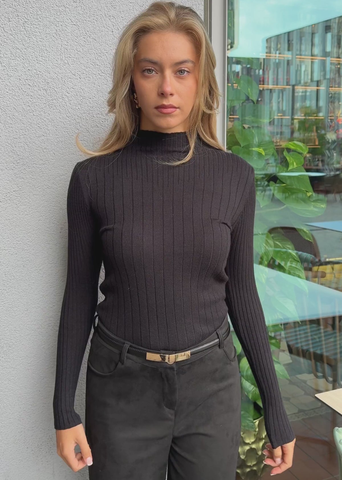 Rippstrickoberteil mit Stehkragen - schwarz von SASSYCLASSY