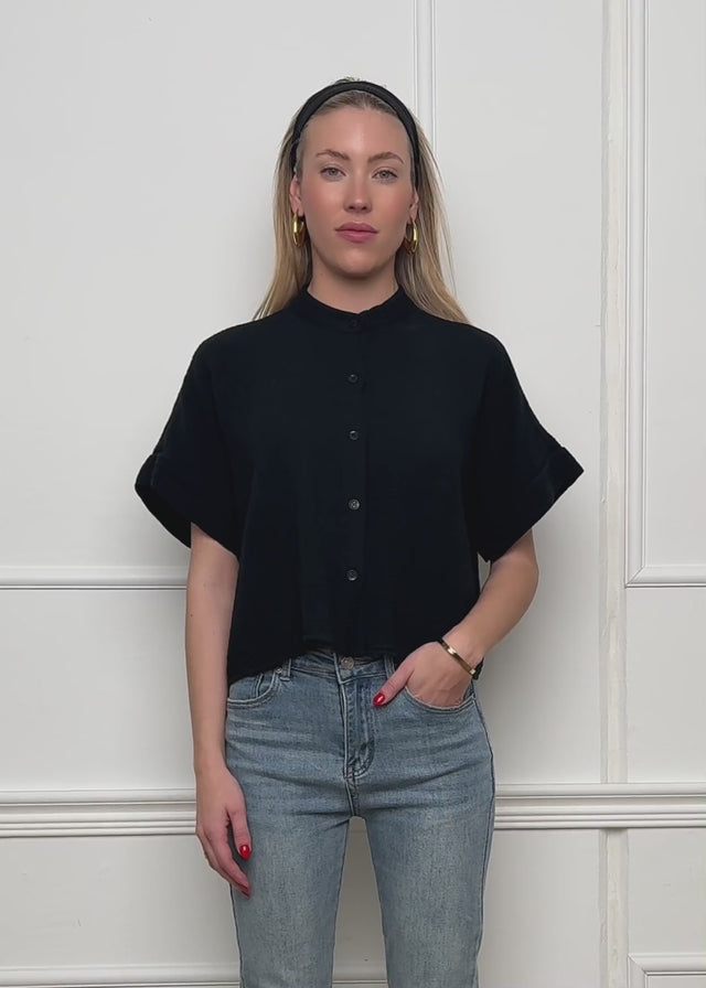 Musselin Bluse mit angeschnittenem kurzen Arm - schwarz von SASSYCLASSY