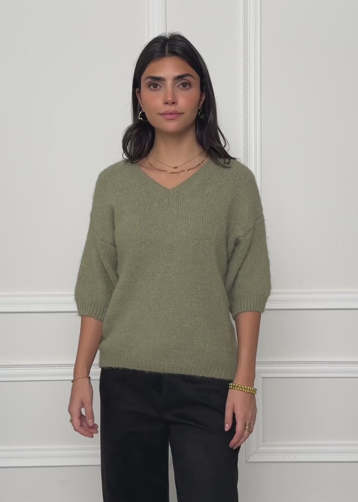 Short-sleeved knit jumper with V-neck - khaki by SASSYCLASSY