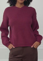 Ribbed knit jumper with a high V-neckline - berry