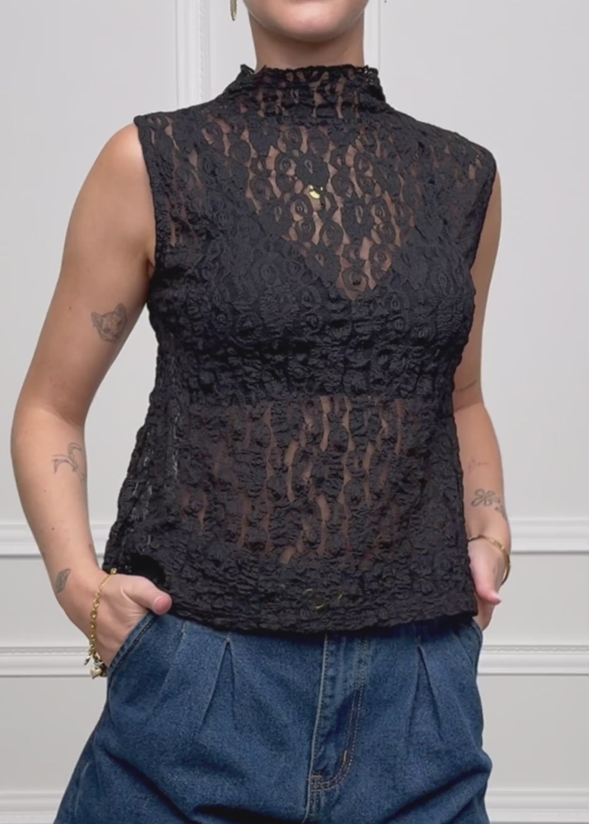 Spitzen-Top mit Stehkragen - schwarz von SASSYCLASSY