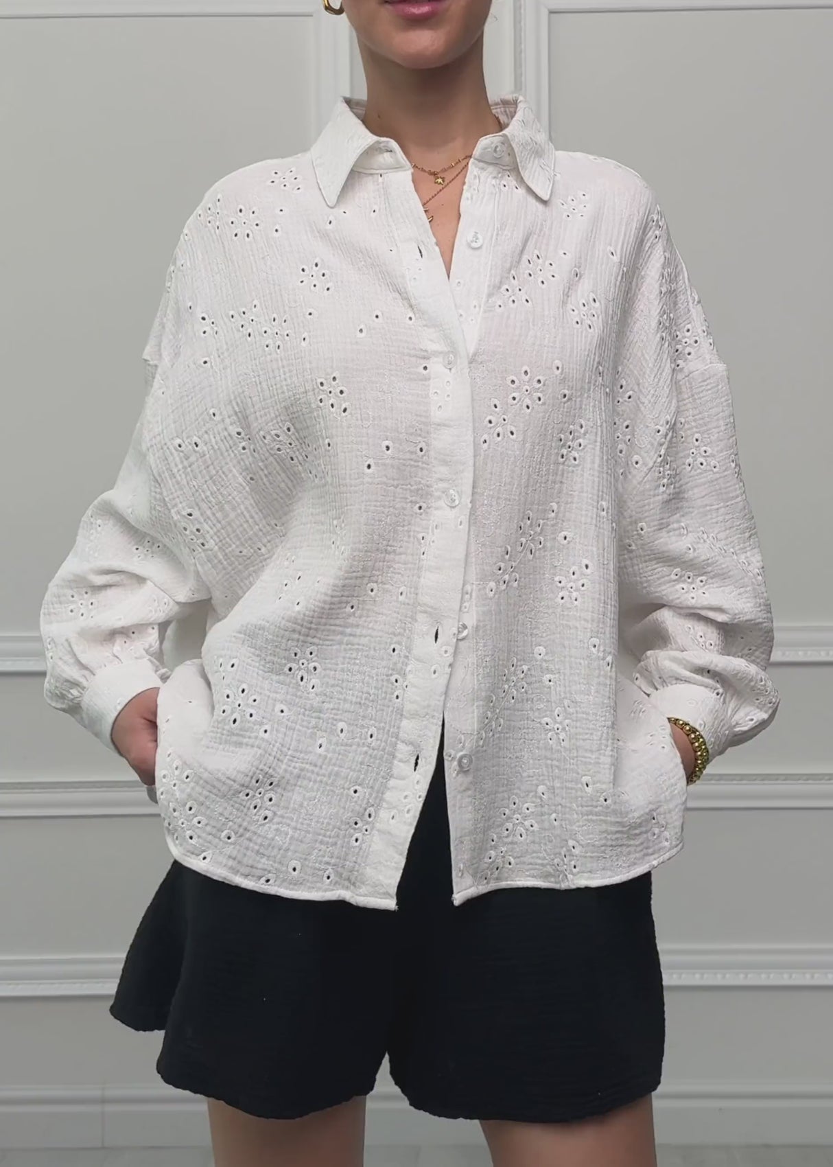 Musselin Bluse mit Lochstickerei - offwhite von SASSYCLASSY