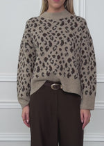 Jumper with wide ribbing and leopard print - beige